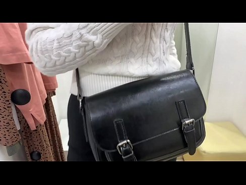 ❤️ Masturbação pública da jovem cadela FeralBerry com um dildo no provador ❤❌ Apenas porno em nós ️❤