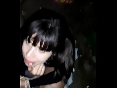 ❤️ Na rua, o pênis inchado em troca de doces ❤❌ Apenas porno em nós ️❤